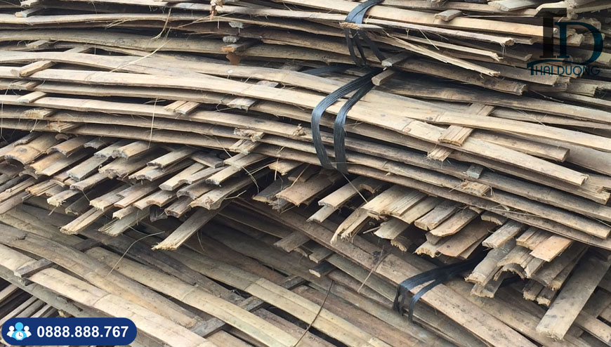 Phên tre hỗ trợ cừ tràm trong gia cố nền móng
